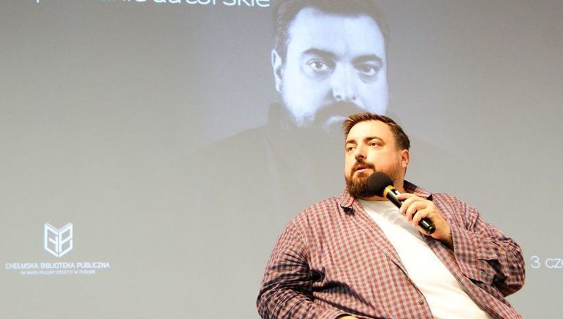 "To nie jest przyjemne spotkanie". Tłumy przyszły porozmawiać z Tomaszem Sekielskim, twórcą filmu „Tylko nie mów nikomu”