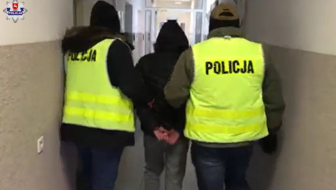 To on umieścił atrapy bomb przy S17. 47-latek doprowadzony do prokuratury [wideo]