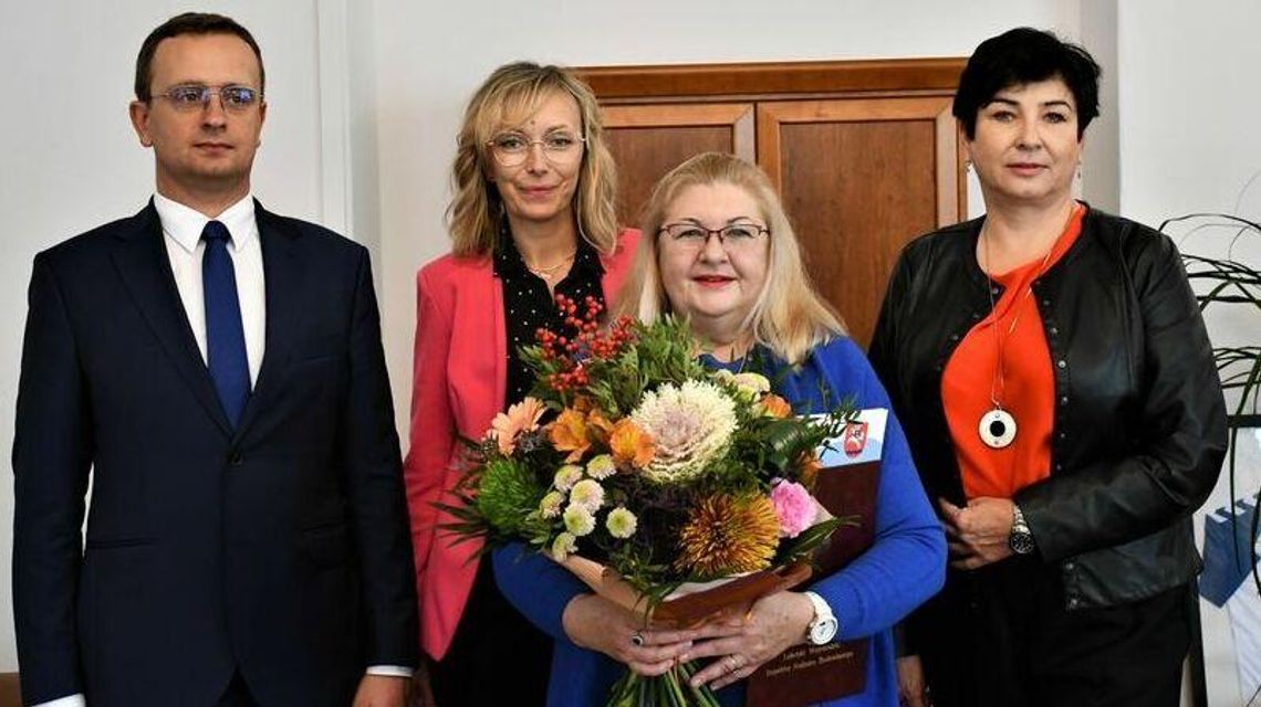 To ona zamknęła most na Wiśle w Puławach. Po 23 latach szefowa żegna się z posadą To ona zamknęła most na Wiśle w Puławach. Po 23 latach szefowa żegna się z posadą