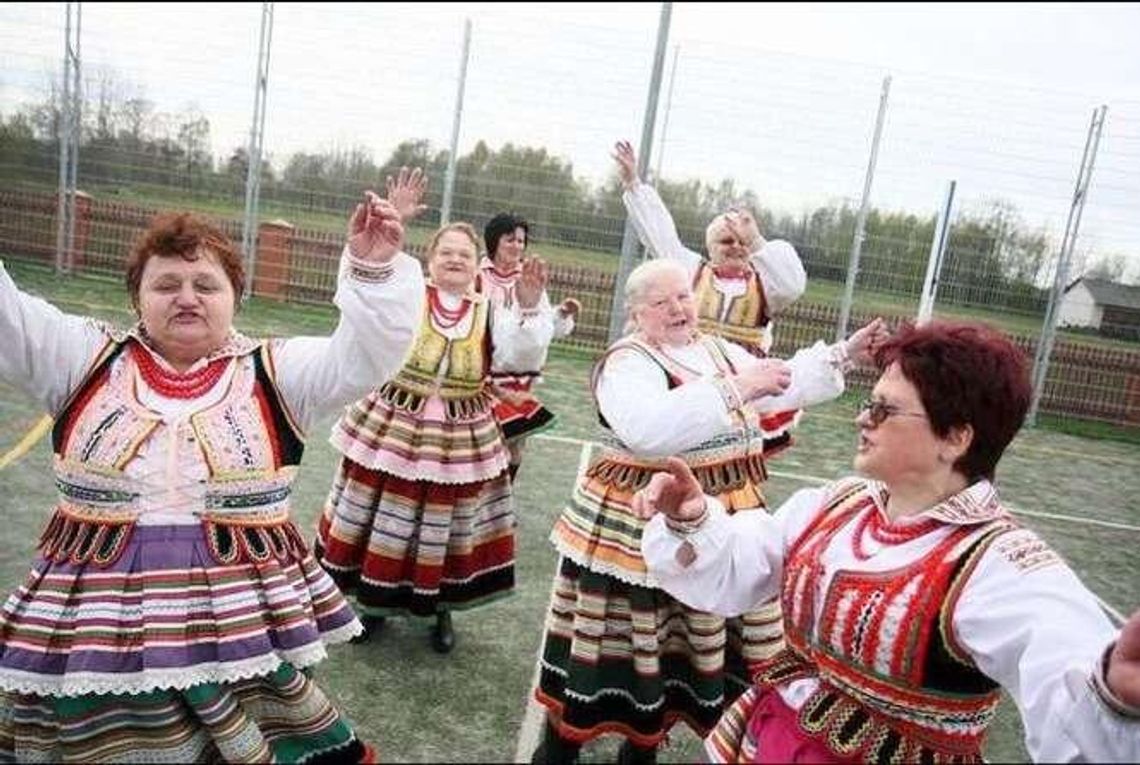 To one śpiewały „Koko Euro spoko”. Zespół Jarzębina ma 25 lat. "Pod względem krytyki jesteśmy zahartowane"