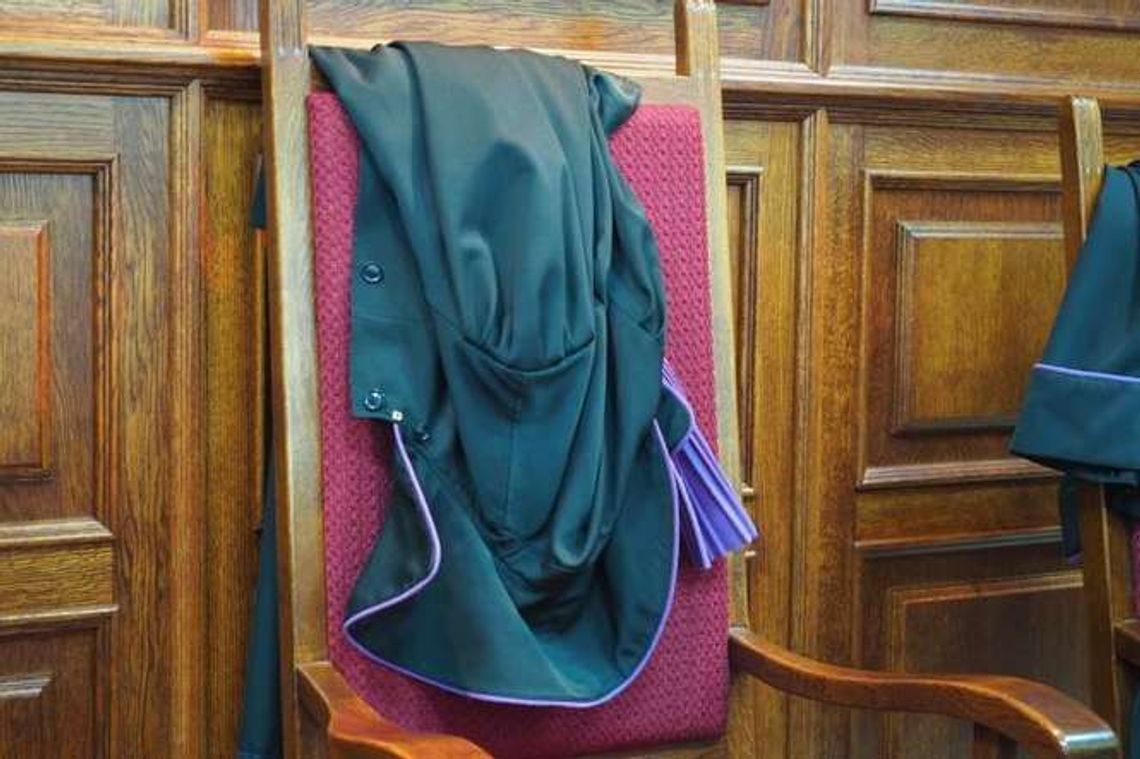 To początek końca demokracji czy odzyskanie kontroli społecznej? Awantura o sądownictwo