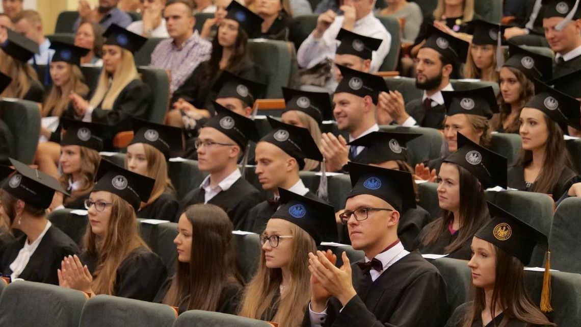 To przyszli stomatolodzy i lekarze. Absolwenci Uniwersytetu Medycznego odebrali dyplomy To przyszli stomatolodzy i lekarze. Absolwenci Uniwersytetu Medycznego odebrali dyplomy