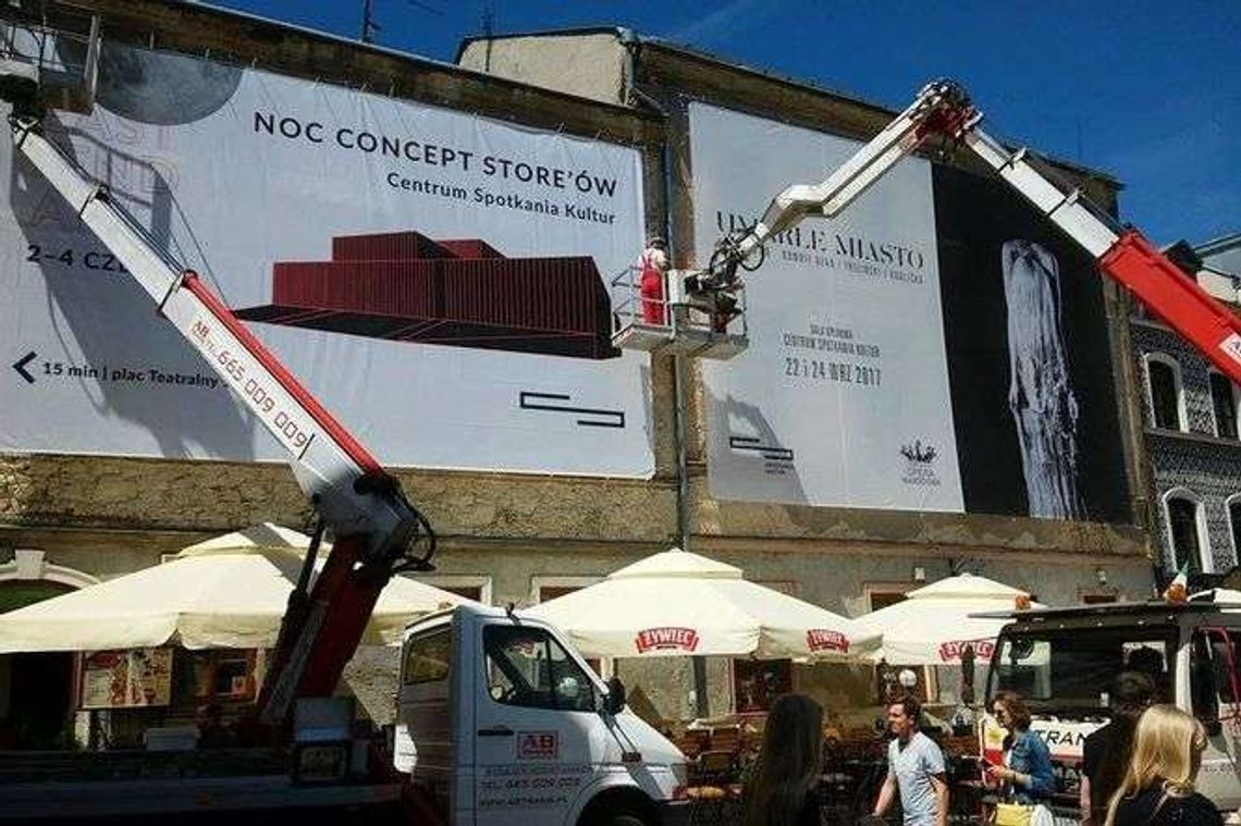 "To reklamowy śmietnik". Burza po wpadce Centrum Spotkania Kultur "To reklamowy śmietnik". Burza po wpadce Centrum Spotkania Kultur