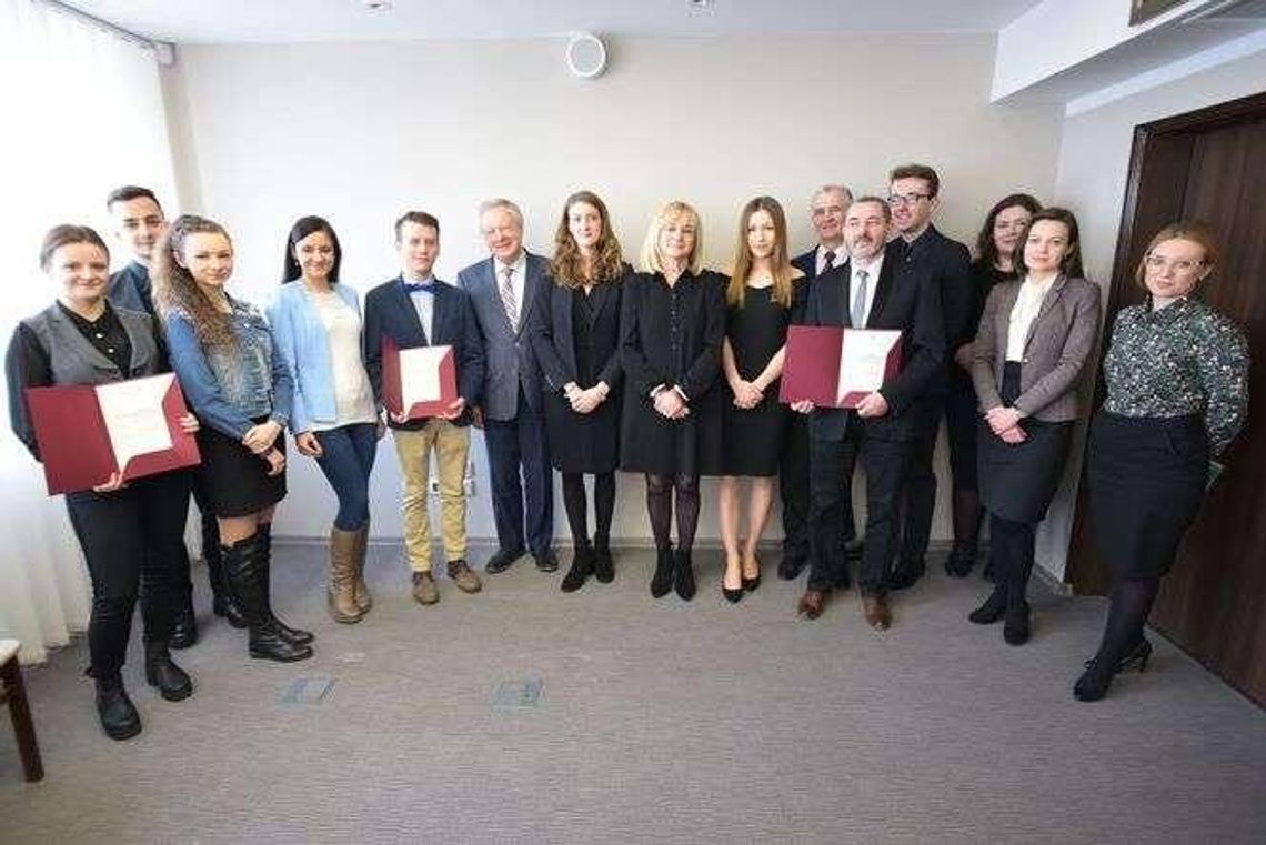 To się nazywa stypendium. Studenci dostali po 15 tys. zł!