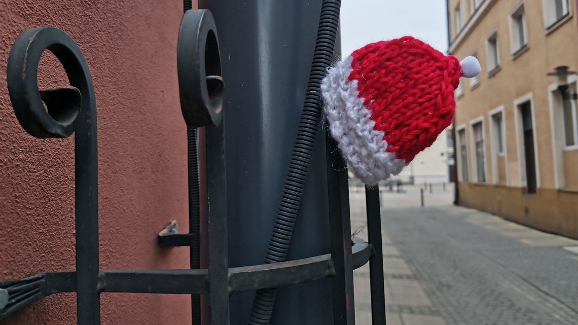 To znak, że dziś 6 grudnia. Czerwone czapeczki na ulicach Lublina