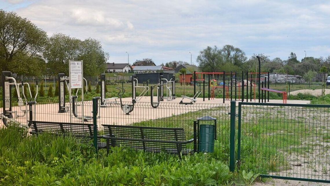 Toaleta na placu zabaw? „To miejsce pamięci zamordowanych mieszkańców” 