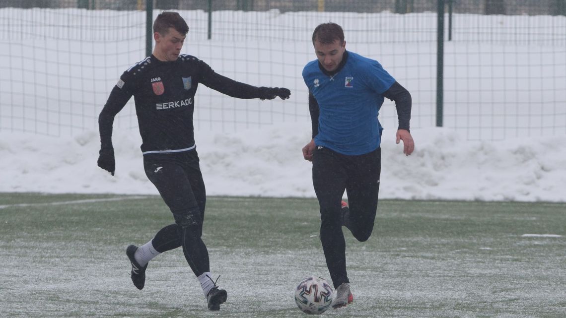 Tomasovia kontra Huczwa, czyli zagadkowa inauguracja