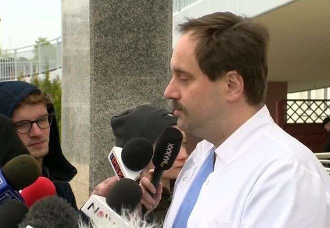 Tomasz Gollob odpowiada lekarzom skinieniem głowy (wideo)