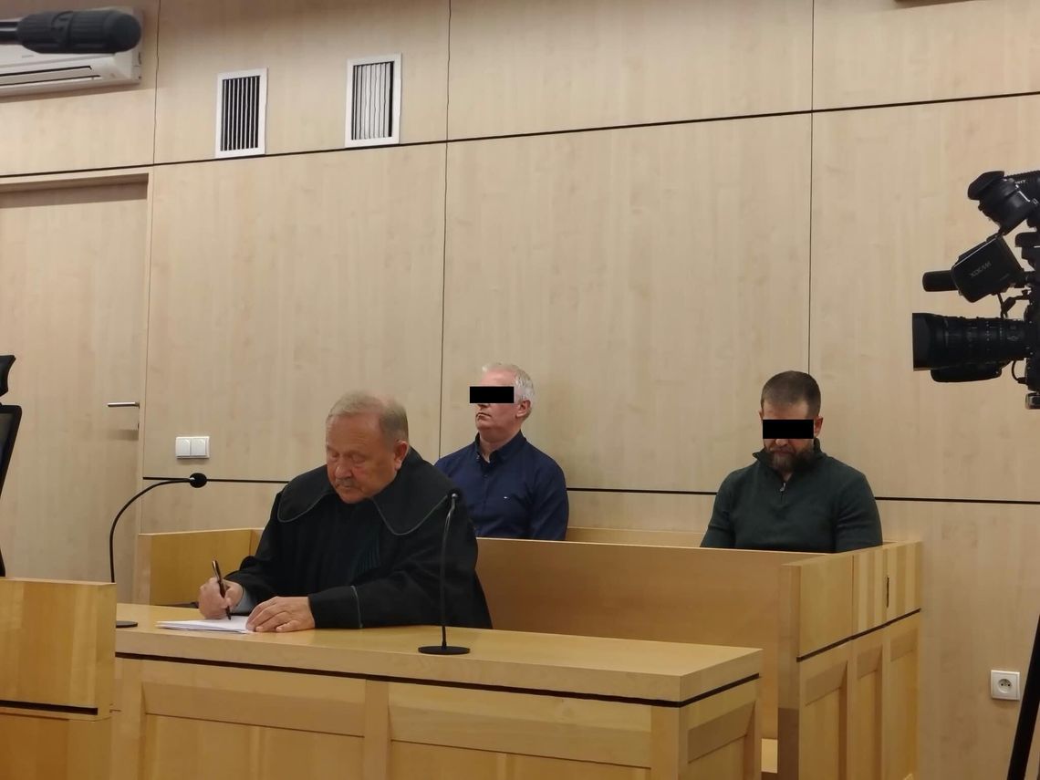 Mężczyzna zmarł po policyjnej interwencji. Dwaj byli funkcjonariusze skazani