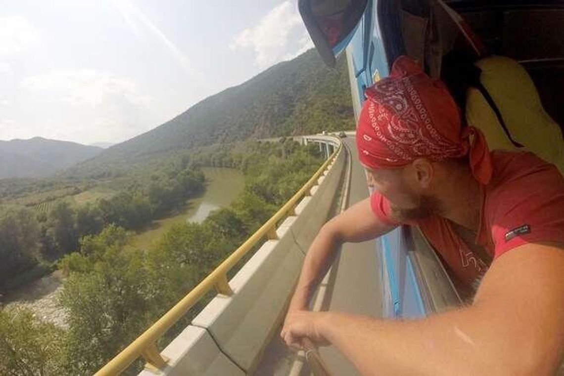 Tomaszów Lubelski-Pakistan autostopem. Misja: tajna domówka