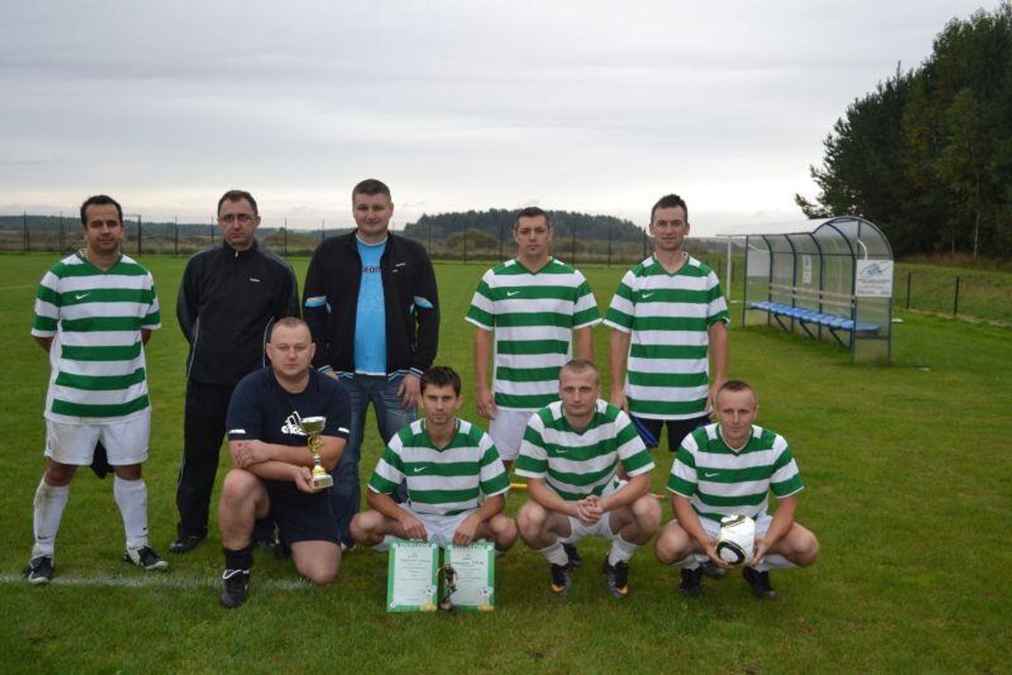Tomaszów Lubelski: Policjanci kopali piłkę i stanęli na podium