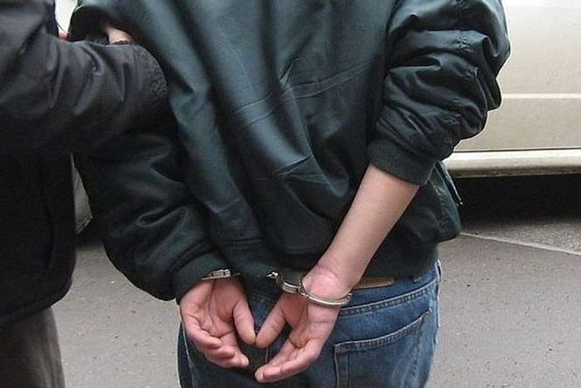 Tomaszowice: Przyłożył nóż do szyi i groził śmiercią. Brutalny włamywacz z zarzutami