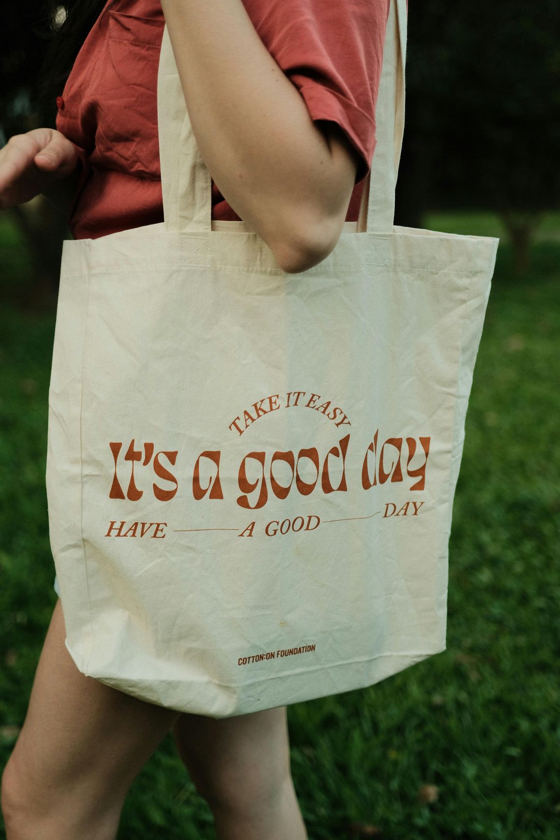 Torby bawełniane z nadrukiem - skąd się biorą i którą technologię wybrać