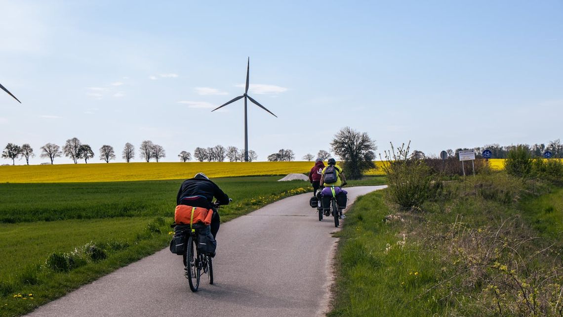 Torby podsiodłowe vs. na kierownicę – na co warto postawić? Torby podsiodłowe vs. na kierownicę – na co warto postawić?