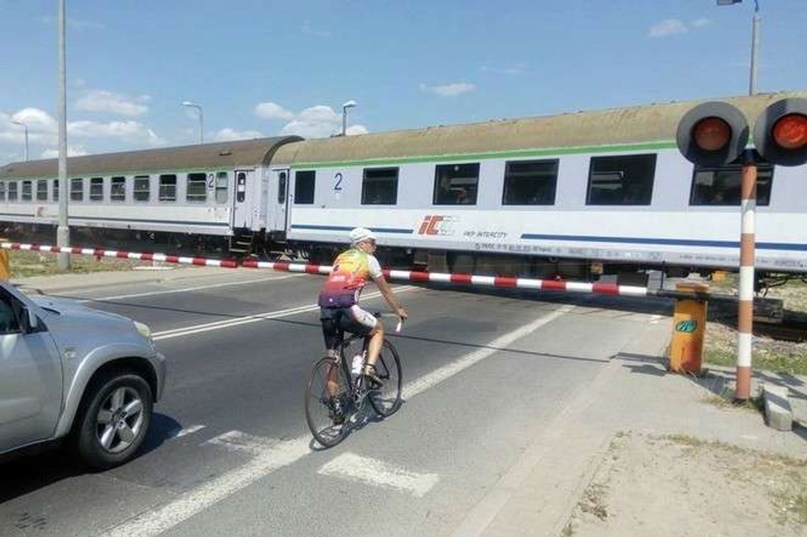 Tory zamknięte, pociągi już jeżdżą objazdami. Ulica Turystyczna uniknie paraliżu? Tory zamknięte, pociągi już jeżdżą objazdami. Ulica Turystyczna uniknie paraliżu?