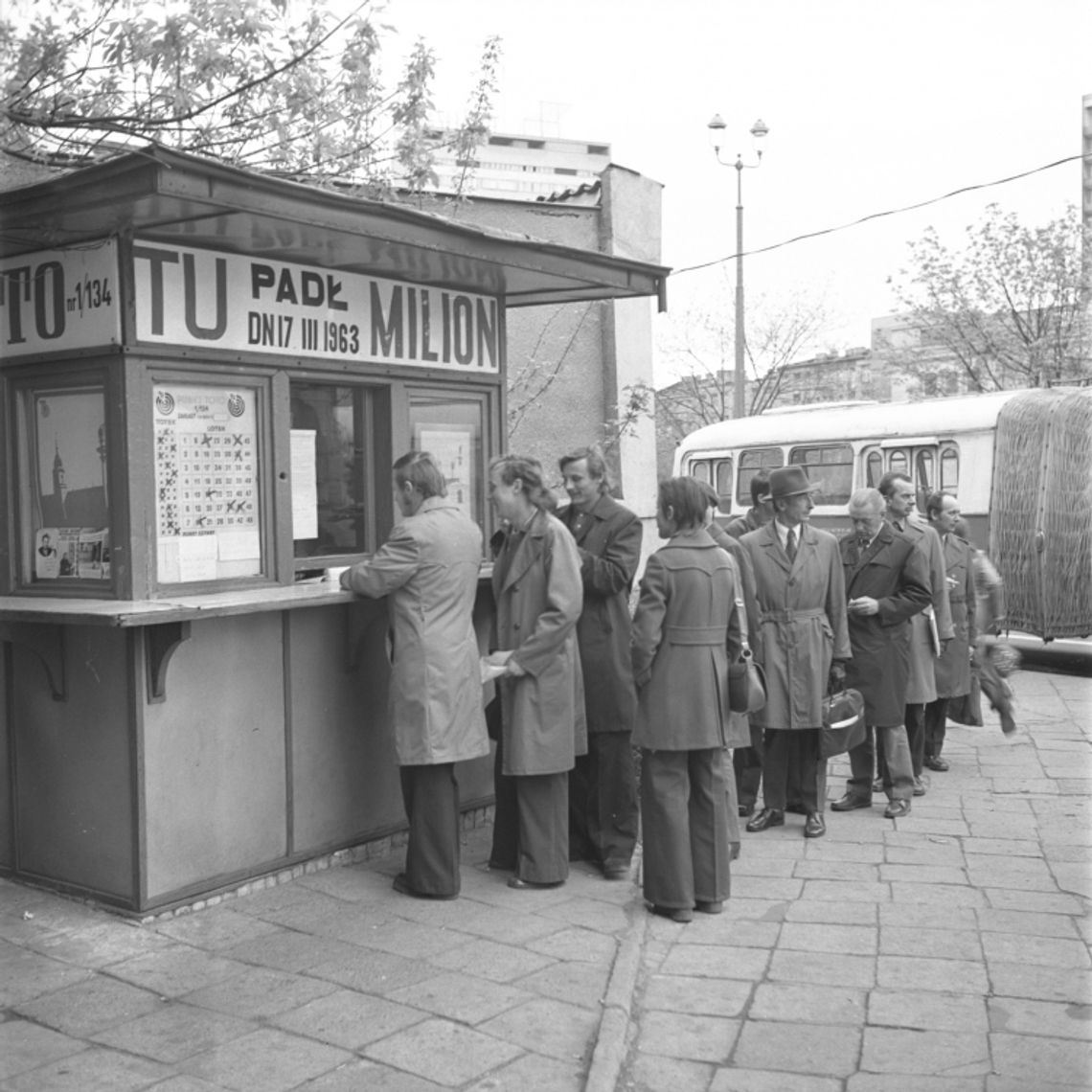 Lotto kończy 70 lat. Miliony Polaków śnią o milionowych wygranych w Lotto.