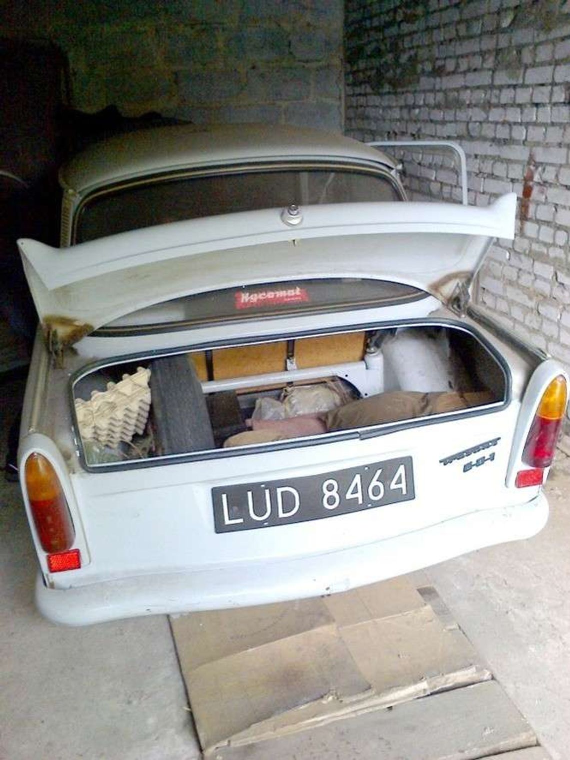 Trabant superstar. Miasto sprzedało 37-letni samochód aż z ośmiokrotną przebitką Trabant superstar. Miasto sprzedało 37-letni samochód aż z ośmiokrotną przebitką