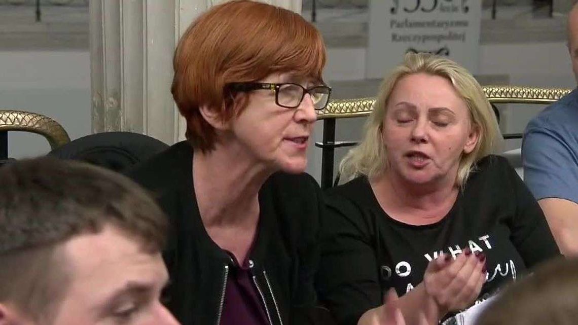 "Tracicie twarz każdego dnia". Trwa protest rodziców osób niepełnosprawnych w Sejmie "Tracicie twarz każdego dnia". Trwa protest rodziców osób niepełnosprawnych w Sejmie