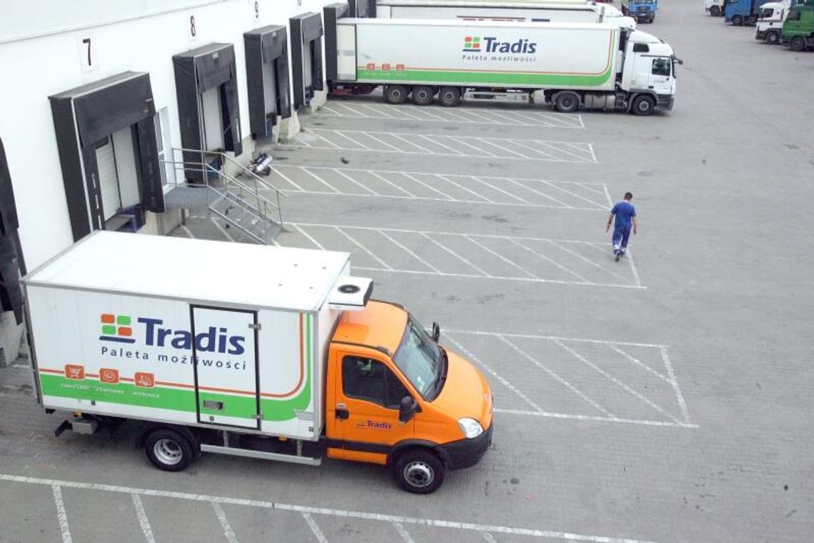 Tradis zwalnia pracowników, choć firma przynosi zyski