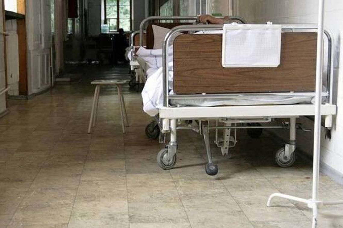 Trafiła do szpitala, ale już może wyjść. Teraz nikt nie chce przyjąć upośledzonej 21-latki Trafiła do szpitala, ale już może wyjść. Teraz nikt nie chce przyjąć upośledzonej 21-latki