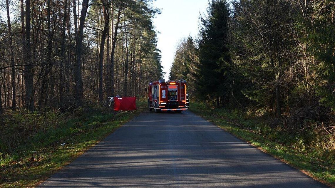 Tragedia koło Rejowca. Citroen rozbił się na drzewie Tragedia koło Rejowca. Citroen rozbił się na drzewie