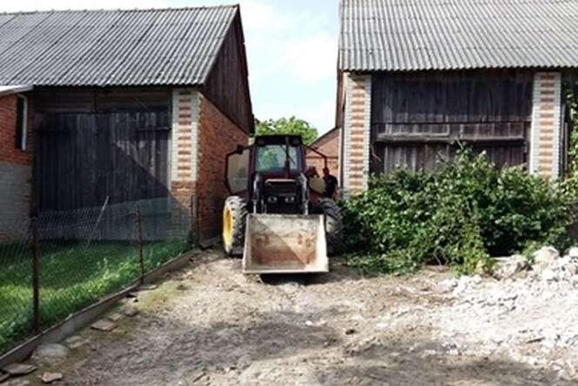 Tragedia koło Tomaszowa Lubelskiego. Traktor przygniótł kobietę