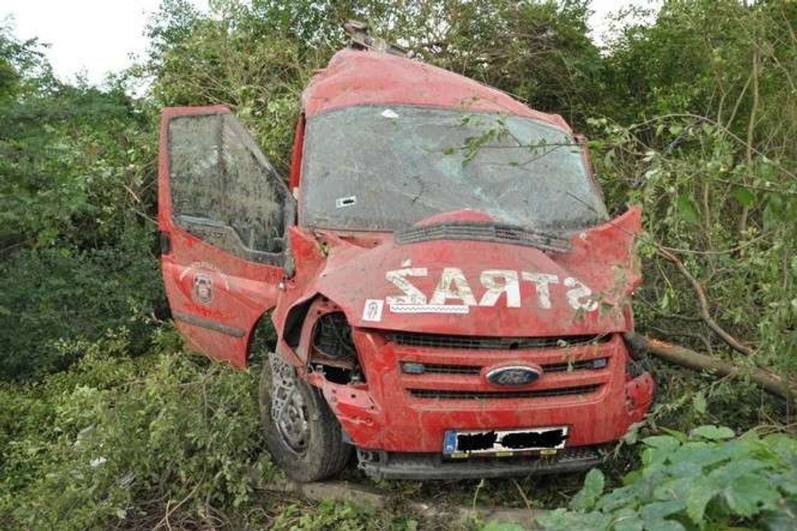 Tragedia na drodze. Zginął strażak, czterech jest rannych