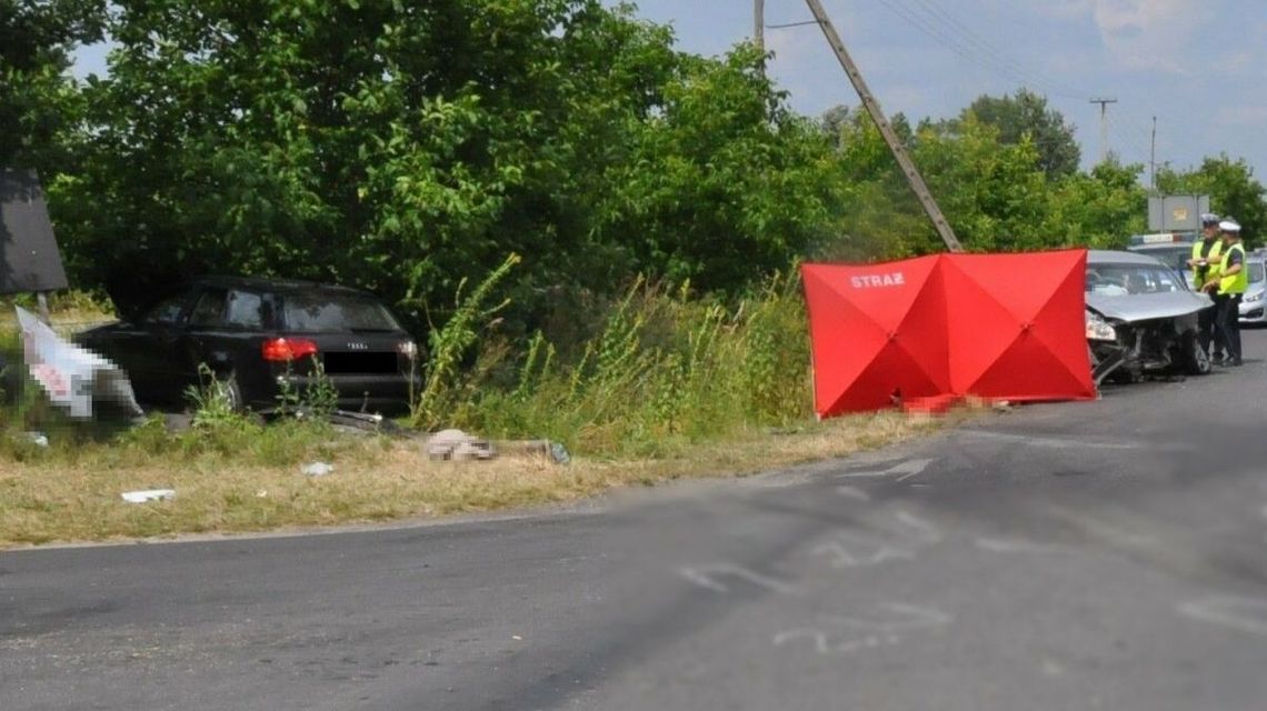 Tragedia na drodze. Zmarła pasażerka jednego z samochodów Tragedia na drodze. Zmarła pasażerka jednego z samochodów