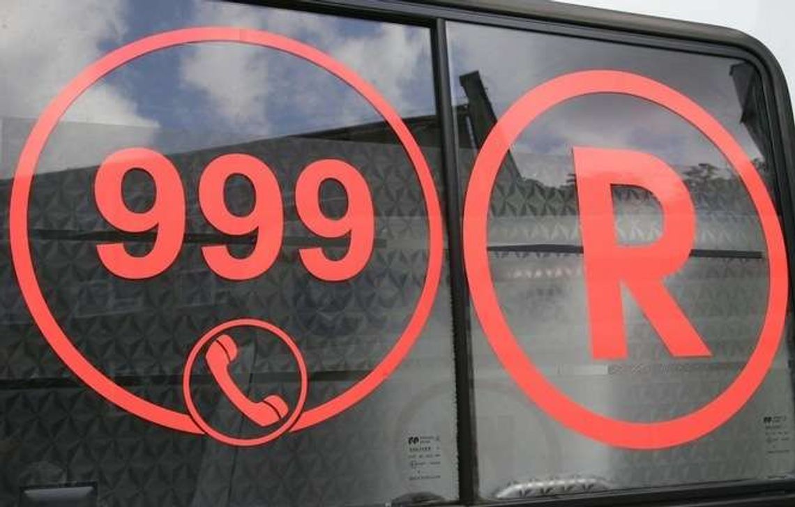 Tragedia na osiedlowym parkingu. Cofając przejechał kobietę