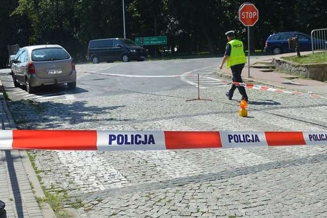 Tragedia na przejściu dla pieszych. Cofała, nie zauważyła pieszego Tragedia na przejściu dla pieszych. Cofała, nie zauważyła pieszego