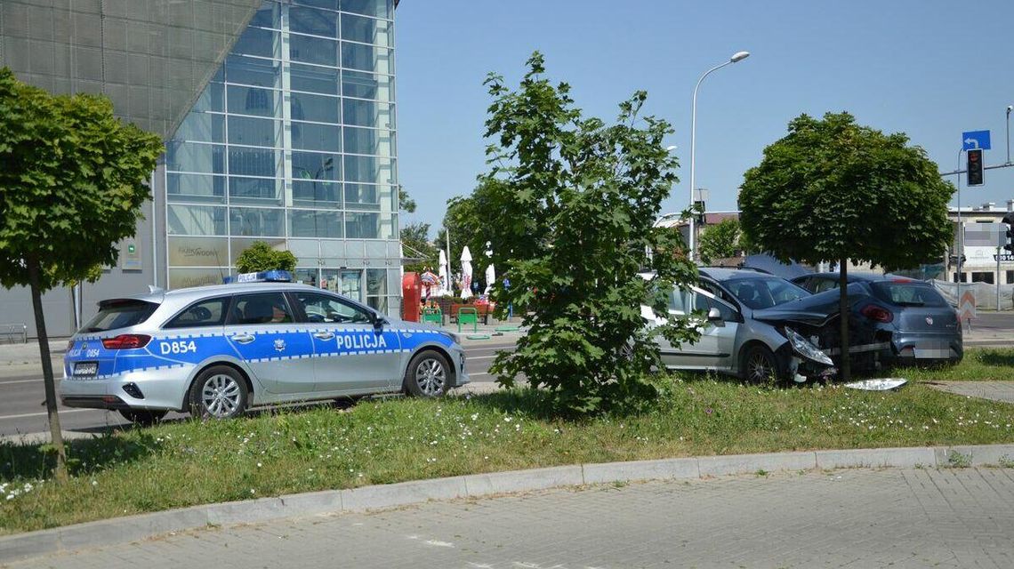 Tragedia na skrzyżowaniu w Chełmie. Nie żyje kierowca peugeota Tragedia na skrzyżowaniu w Chełmie. Nie żyje kierowca peugeota