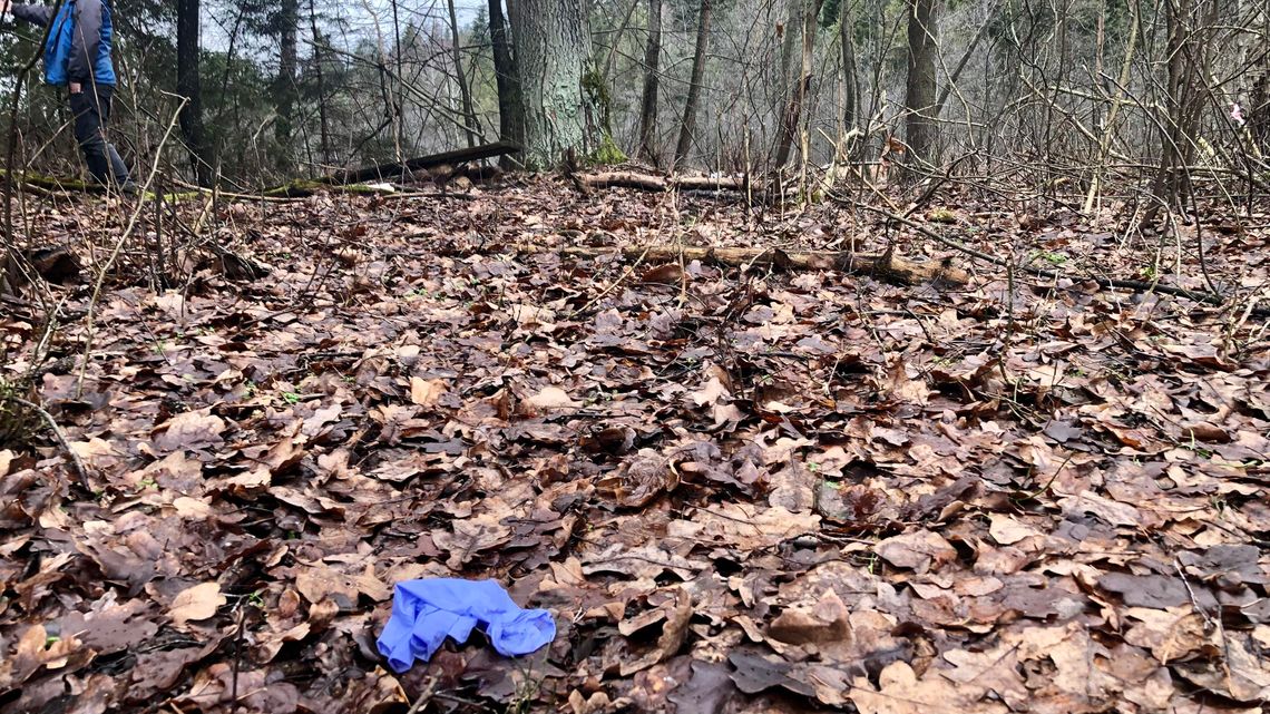 Tragedia w gęstym lesie. Zabił córeczkę, potem siebie. "Był takim troskliwym ojcem"