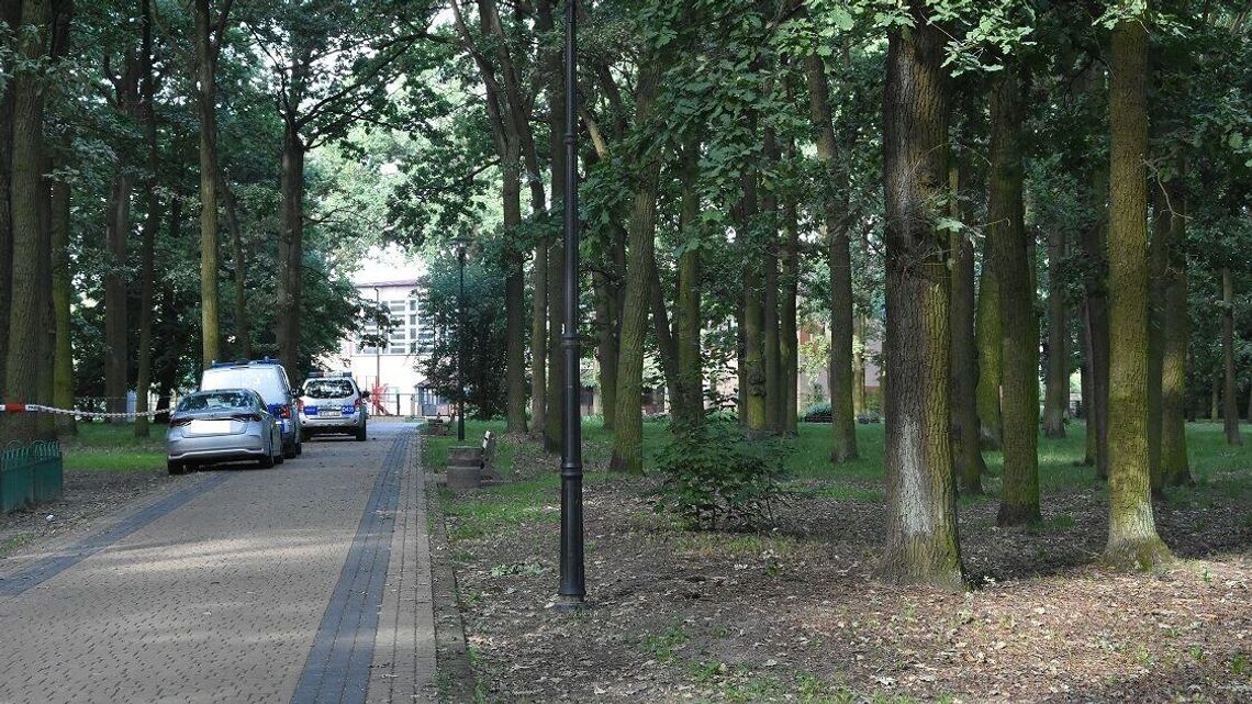 Tragedia w parku. Leżał i "nie dawał oznak życia"