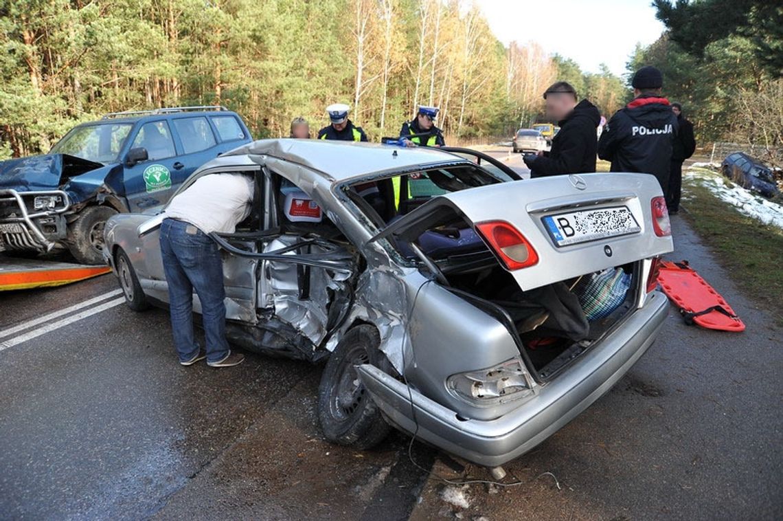 Tragiczne początek akcji Znicz. Pasażerka zginęła w wypadku (zdjęcia)