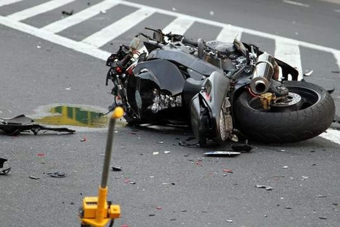 Tragiczny początek sezonu. Motocyklista zderzył się z tirem