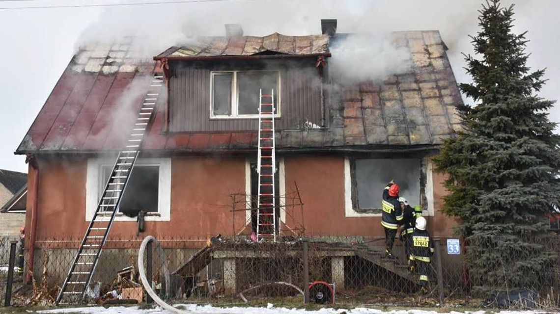 Tragiczny pożar domu w Ortelu Królewskim, dwie ofiary [wideo]
