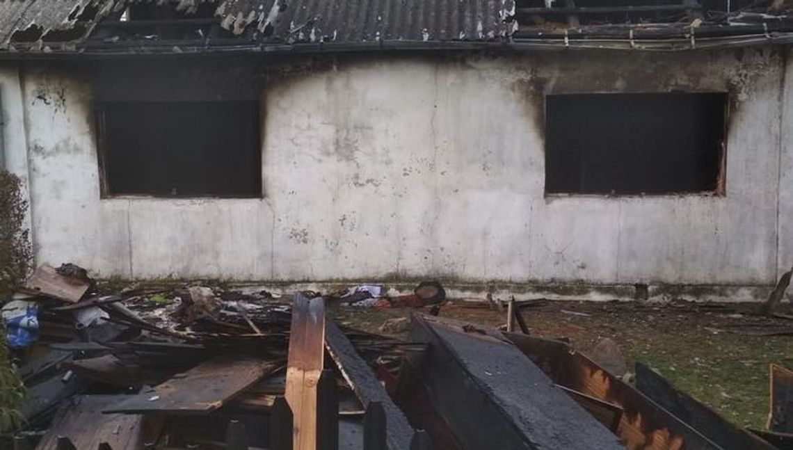 Tragiczny pożar. Mężczyźnie udało się uciec, kobieta została w środku