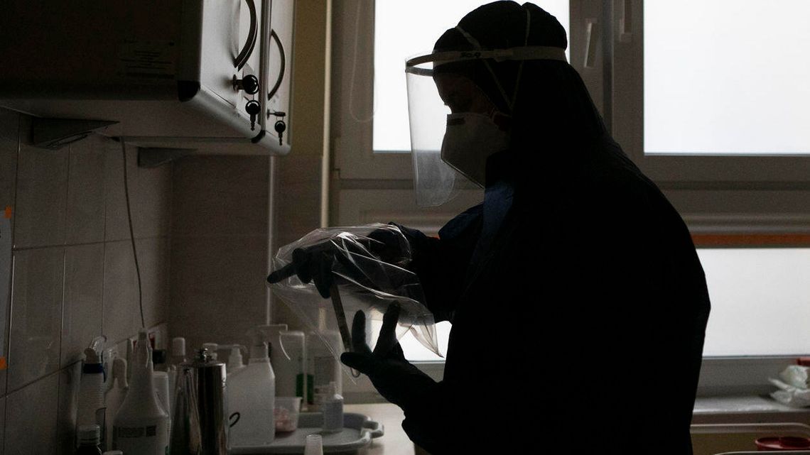 Tragiczny rekord. Zmarło 45 osób. Kobieta z powiatu bialskiego miała 30 lat i żadnych chorób współistniejących