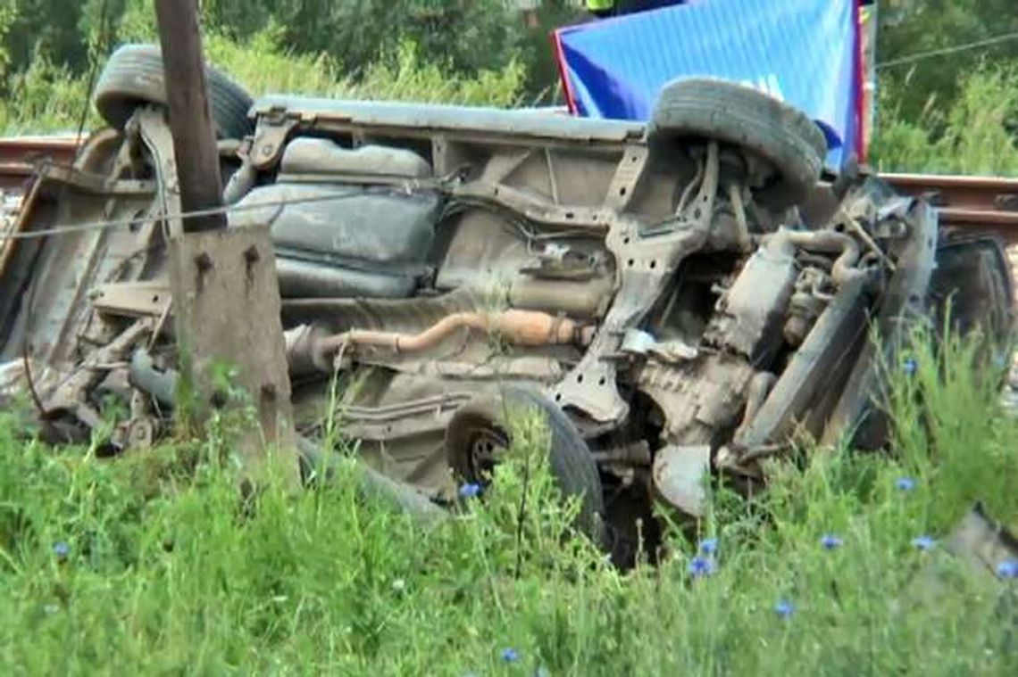 Tragiczny wypadek na przejeździe kolejowym w Kujawsko-Pomorskiem. Dwoje dzieci nie żyje Tragiczny wypadek na przejeździe kolejowym w Kujawsko-Pomorskiem. Dwoje dzieci nie żyje
