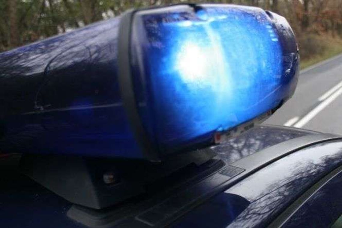 Tragiczny wypadek. Pieszy szedł poboczem, zmarł po potrąceniu przez samochód