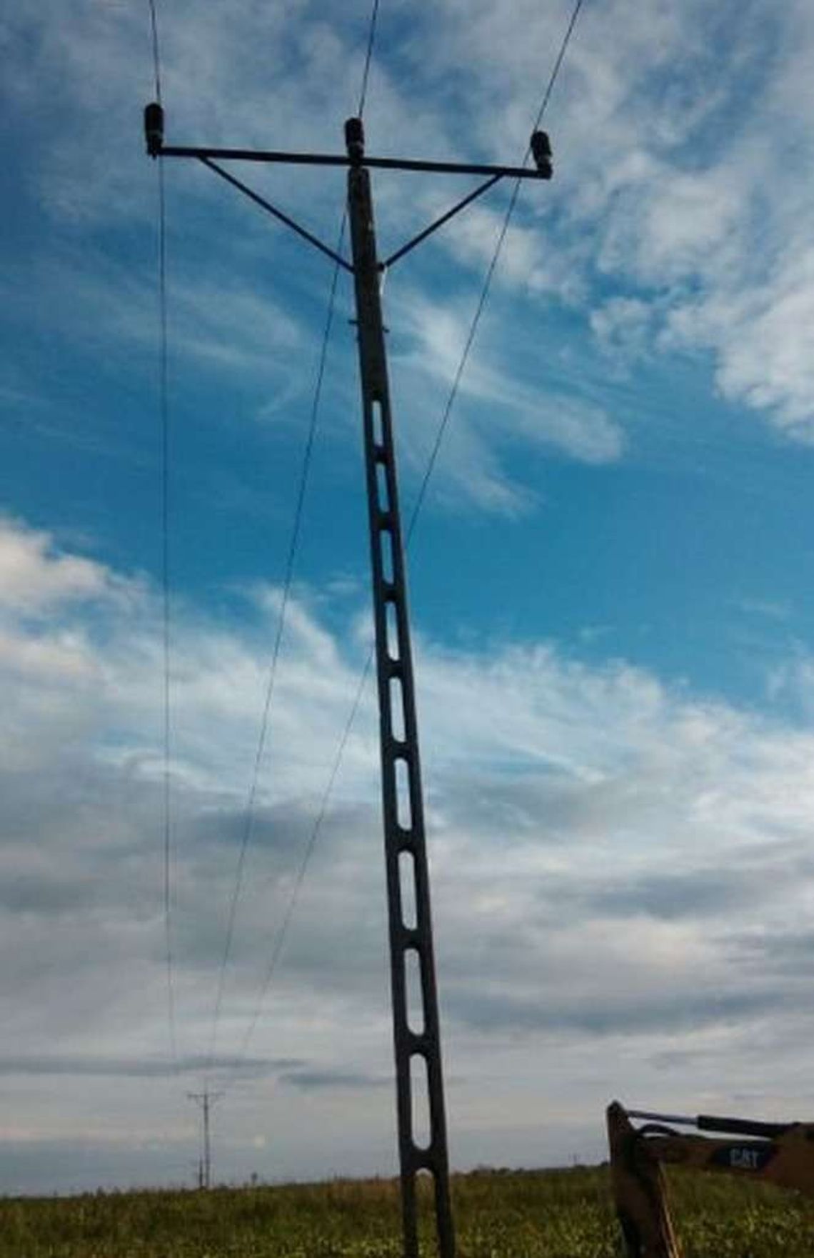 Tragiczny wypadek podczas prac na słupie energetycznym