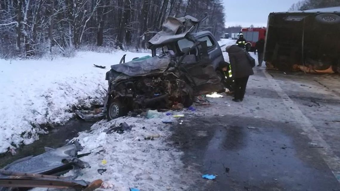 Tragiczny wypadek w Domostawie. Małżeństwo z Kraśnika nie żyje, dzieci w szpitalu [zdjęcia]