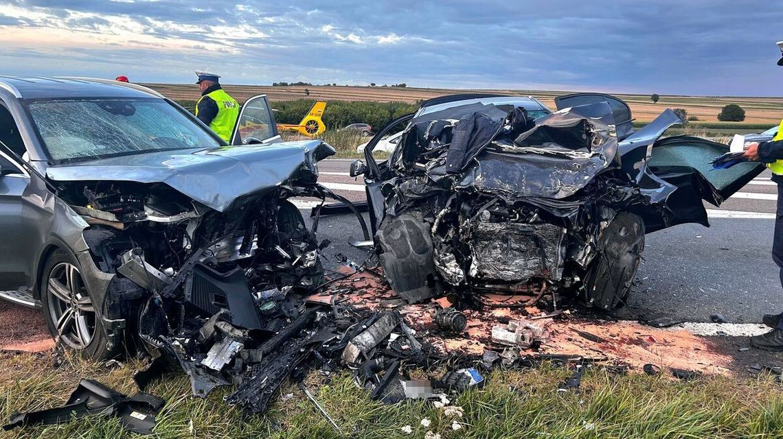 Tragiczny wypadek w Dziecininie. Nie żyje 61-letnia pasażerka mercedesa