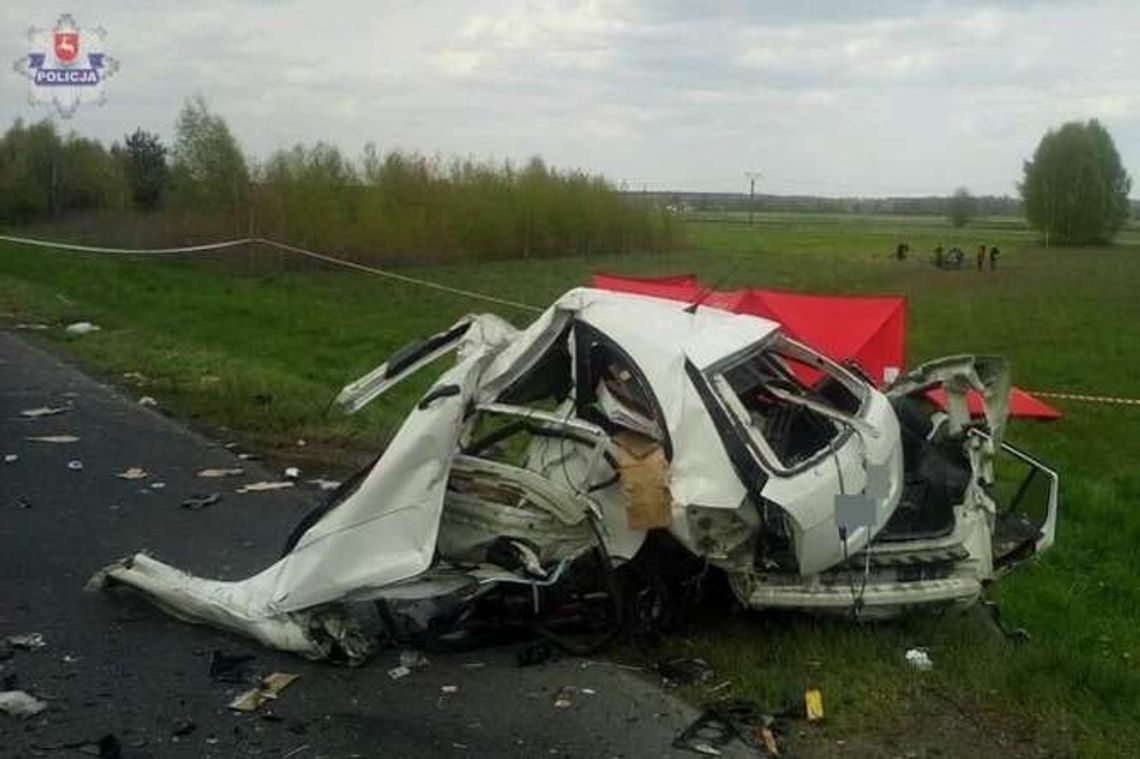 Tragiczny wypadek w Parafiance. Zderzenie ciężarówki ze skodą. Kierowca zginął