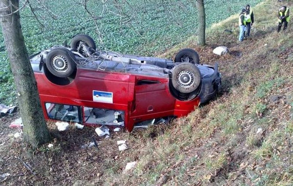 Tragiczny wypadek w Ryńsku pod Wąbrzeźnem. Pojazd przewoził pensjonariuszy DPS