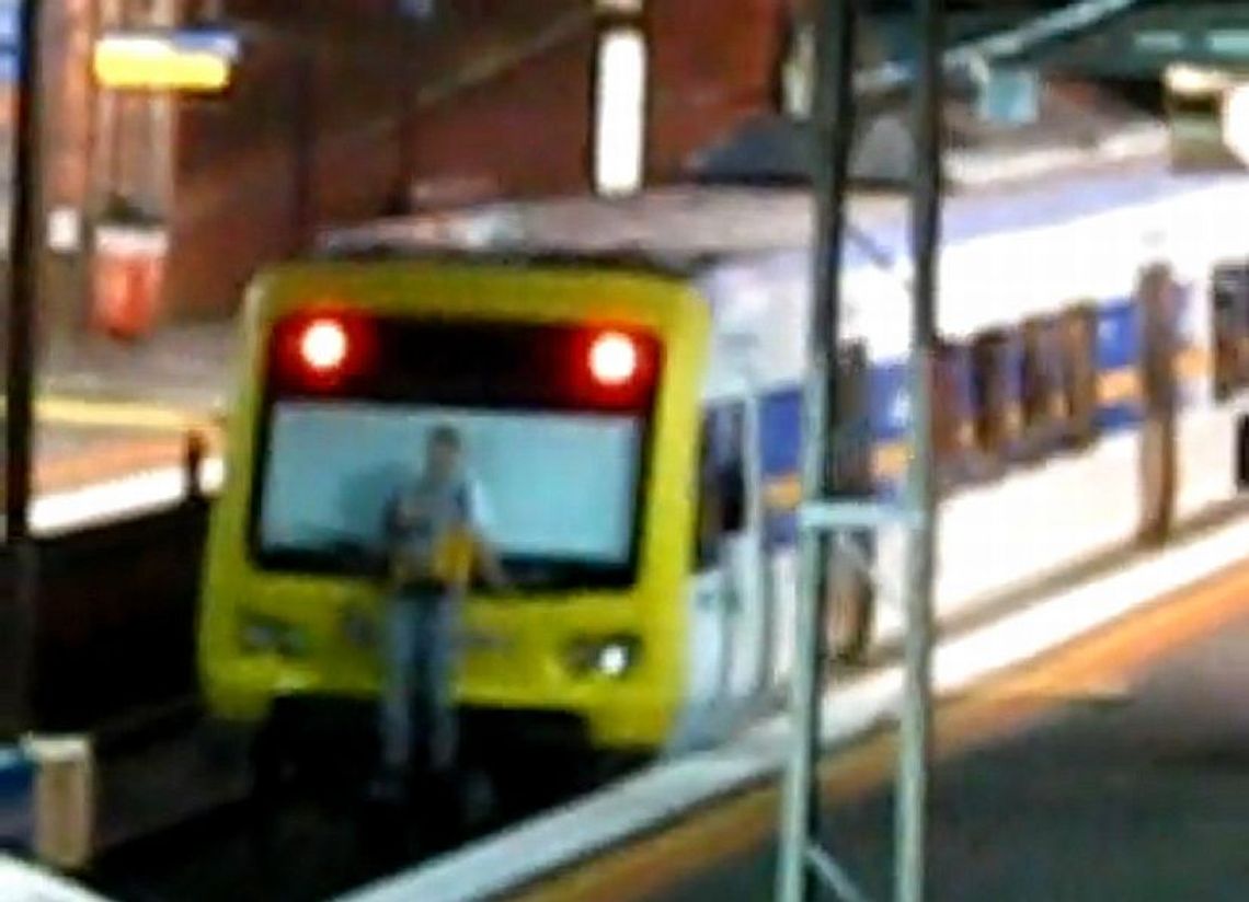 Train-surfing nową modą w Australii (wideo)