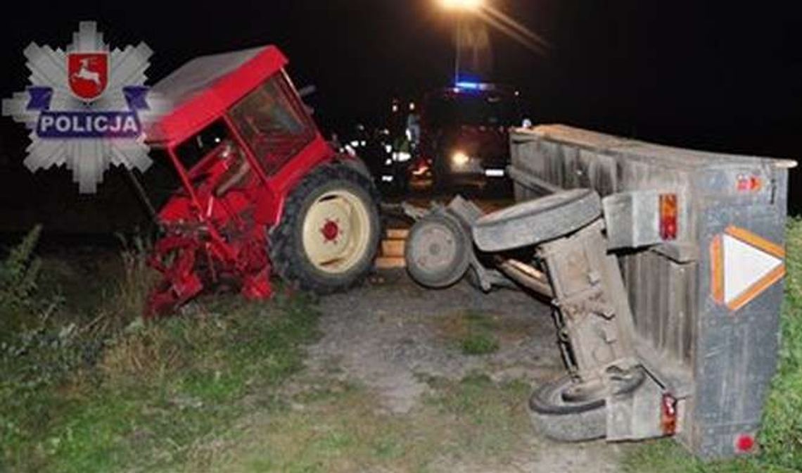Traktorzysta wjechał pod pociąg pospieszny na przejeździe. Rozerwało ciągnik