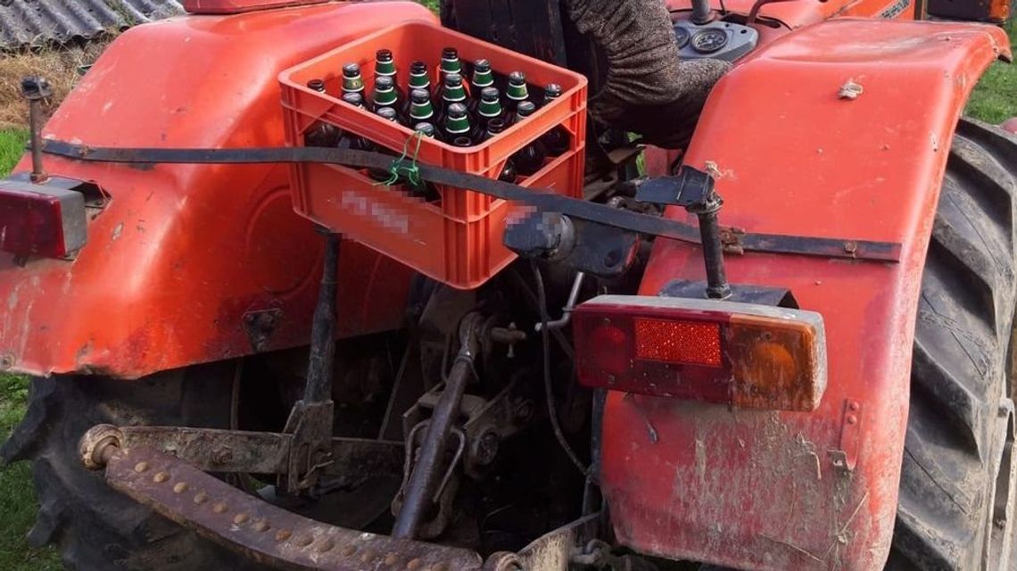 Traktorzysta wydmuchał 3 promile, wiózł jeszcze skrzynkę piwa