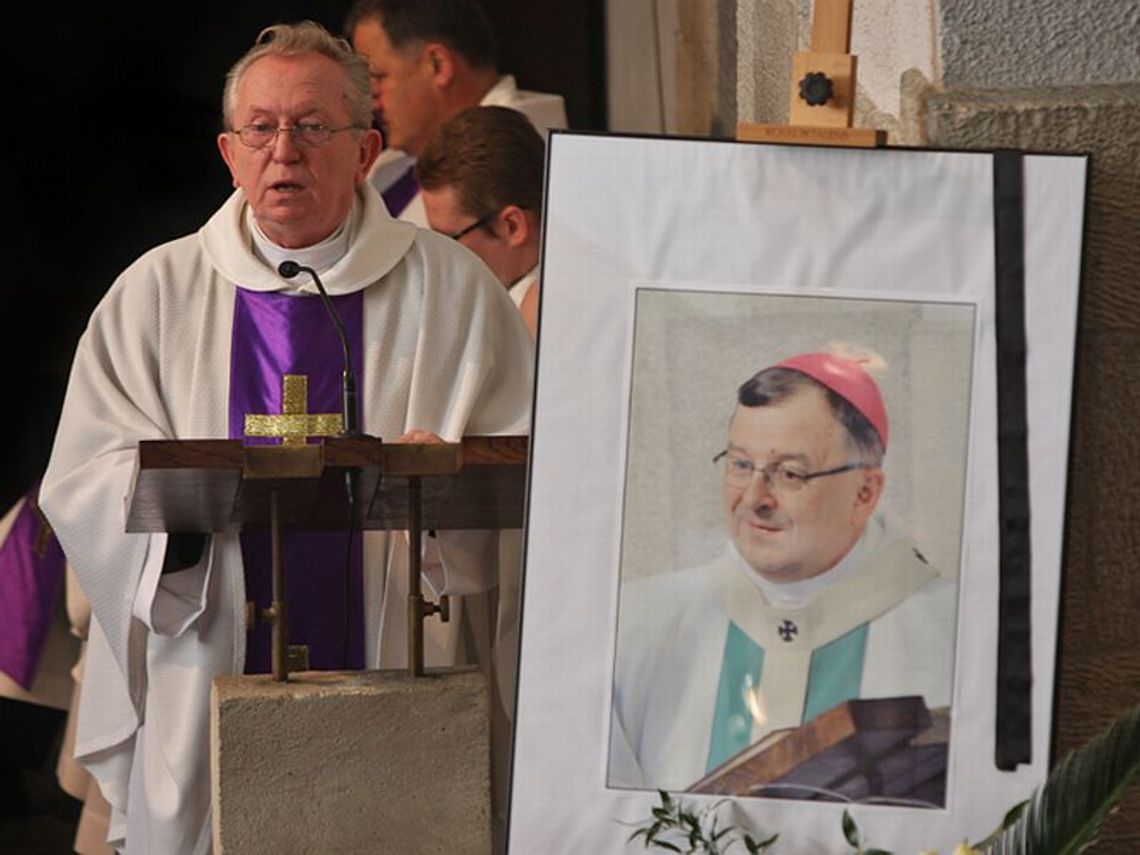 Transmisja pogrzebu abp. Życińskiego w Internecie Transmisja pogrzebu abp. Życińskiego w Internecie