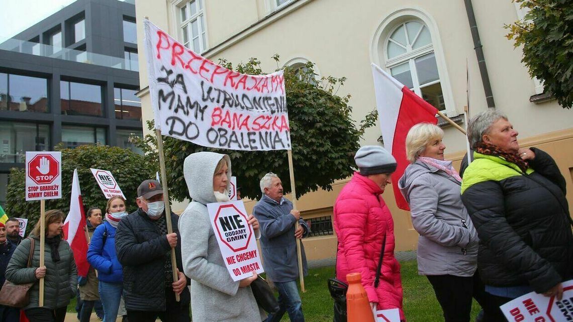 Transparenty, syreny i piosenka. Wielki protest mieszkańców gminy Chełm w Lublinie Transparenty, syreny i piosenka. Wielki protest mieszkańców gminy Chełm w Lublinie